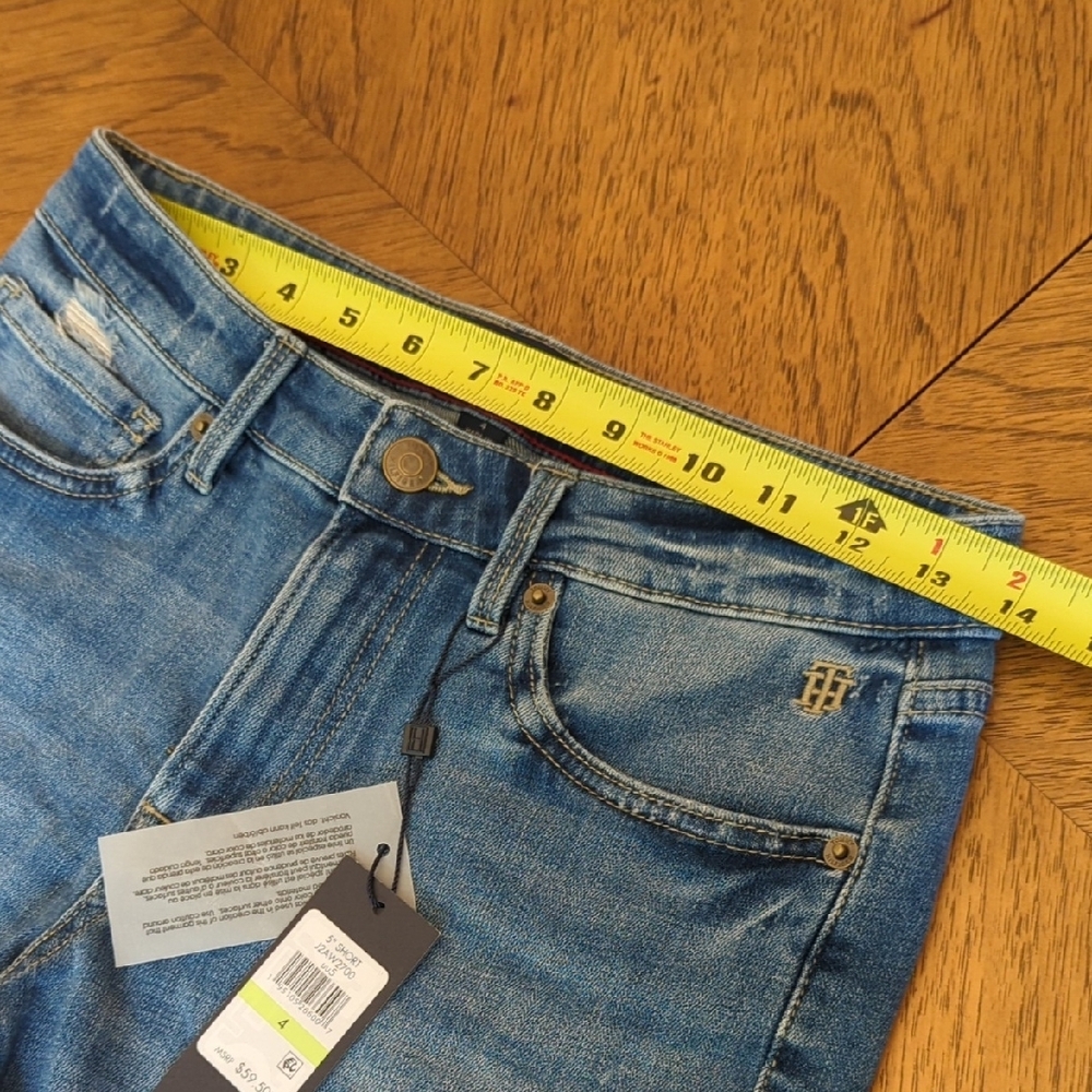 NWT Tommy Hilfiger Greenwich Medium Blue Denim 5" Frayed Hem Shorts - Picture 5 of 7
